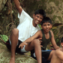 Los chicos antes del baño en el río Tukuko